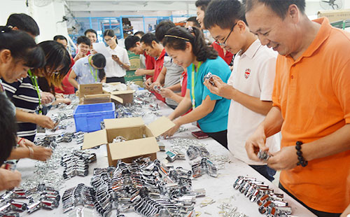 擰螺絲比賽 擰螺絲比賽