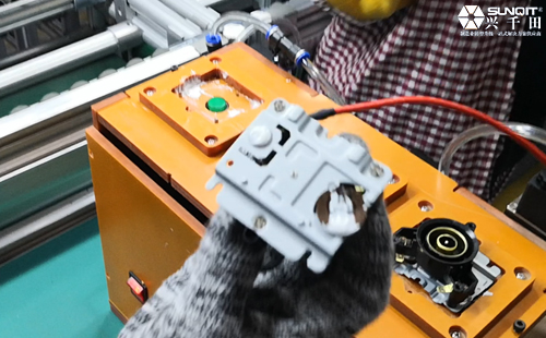 半自動(dòng)涂膠工裝 打膠LCIA改善案例