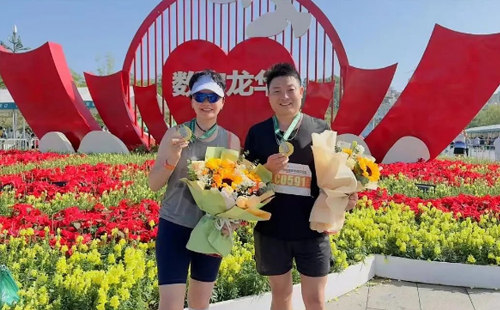 奮斗龍馬 |興千田CEO帶領(lǐng)團隊參加2023深圳龍華半程馬拉松6 奮斗龍馬 |興千田CEO帶領(lǐng)團隊參加2023深圳龍華半程馬拉松6