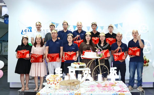 興千田祝大家中秋快樂！