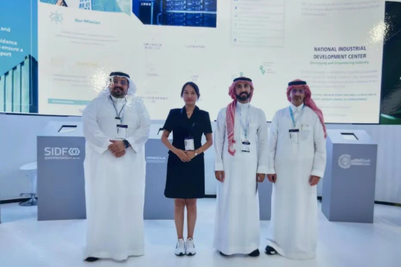 興千田上海展第4天現(xiàn)場(chǎng)熱度再攀新高4 興千田上海展第4天現(xiàn)場(chǎng)熱度再攀新高4